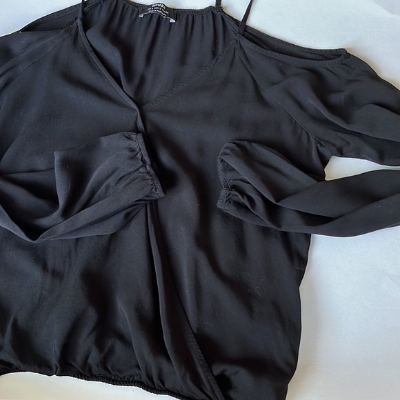 Bershka V Neck Cold Shoulder Wrap Top - Picture 6 of 8